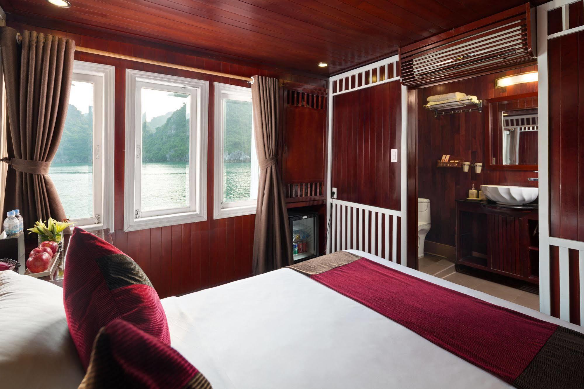 Halong Paloma Cruise Hotel Ha Long Bagian luar foto