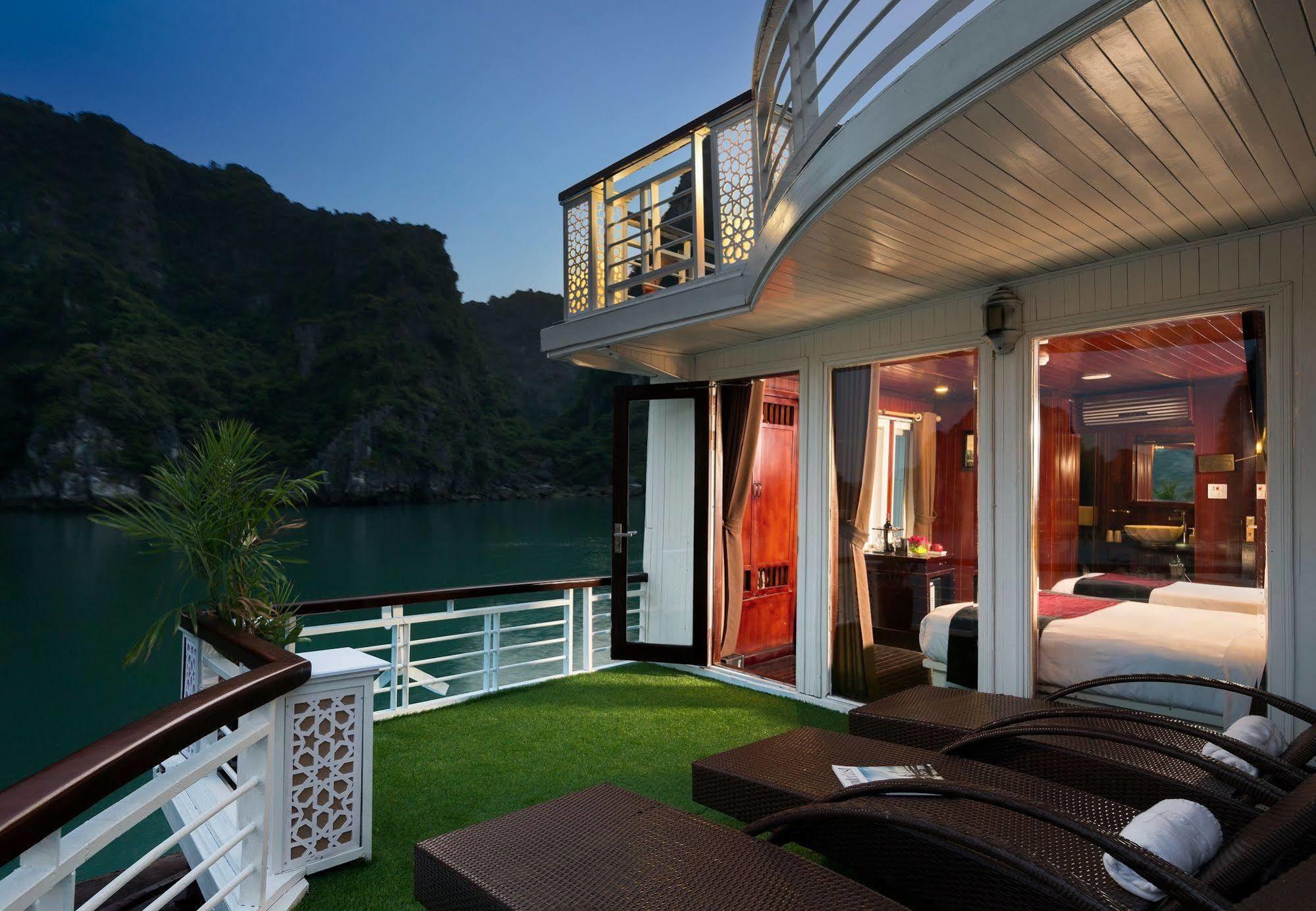 Halong Paloma Cruise Hotel Ha Long Bagian luar foto